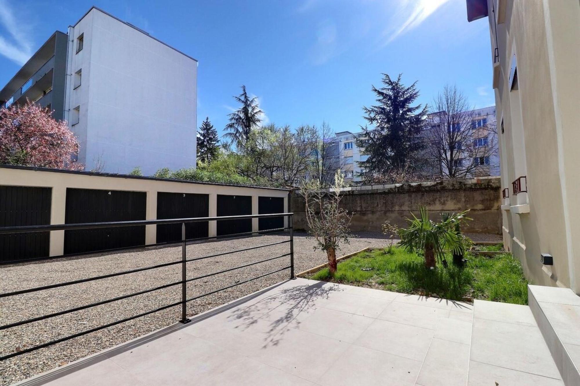 Apartment Magnificent Newly Renovated T3 - Parking - Villeurbanne